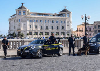 Siracusa, controllo del territorio delle Fiamme Gialle: in azione baschi verdi e cani antidroga