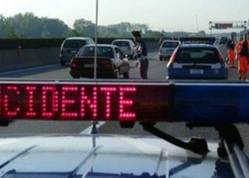 Scontro tra auto e moto sulla Siracusa – Catania, ferito un centauro