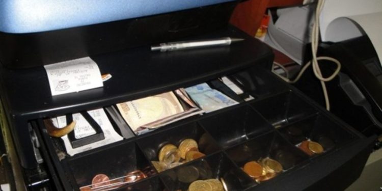 Siracusa. Ruba un registratore di cassa da una panineria, arrestato 25enne