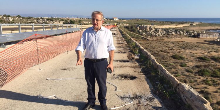Barriera di sicurezza sulla Marzamemi – Portopalo, lavori mai partiti. Vinciullo: “Meno parole e più fatti”