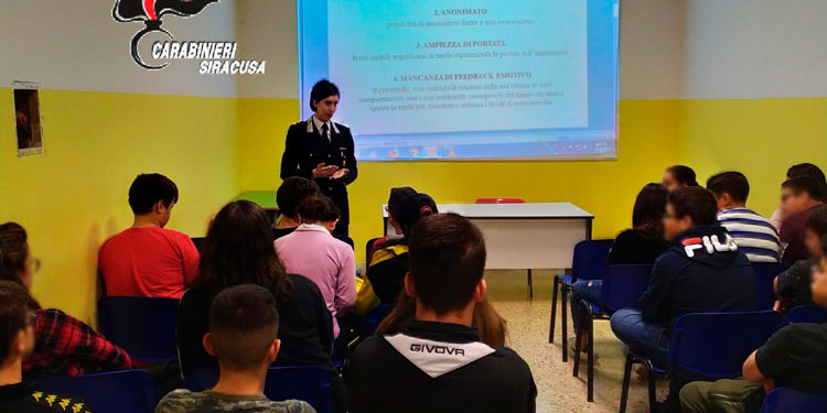 Siracusa, bullismo e cyberbullismo: oggi l’incontro tra i Carabinieri e gli studenti dell’Istituto Federico II di Svevia