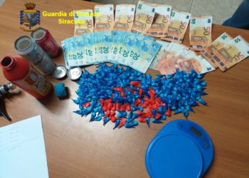 Floridia. Percettore del reddito di cittadinanza spacciava cocaina, fermato a bordo di una Porsche