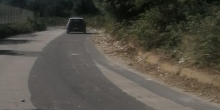 Siracusa. Proseguono le attività di diserbo in città, via Ascari fruibile per la commemorazione dei defunti