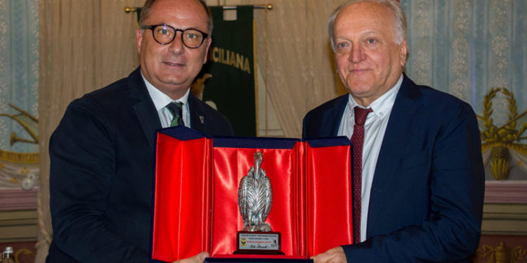 Noto, ambiente e ricerca. Premio Marcello La Greca al prof. Edoardo Ronchi: la cerimonia di consegna a Palazzo Nicolaci