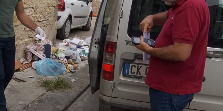Siracusa. Lotta agli sporcaccioni, controlli e multe tra Piazza Adda e la Borgata