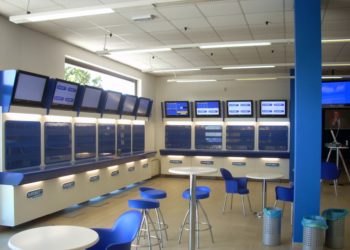 Centri scommesse nel mirino della Finanza e della Polizia: 5 sequestri e 12 perone indagate