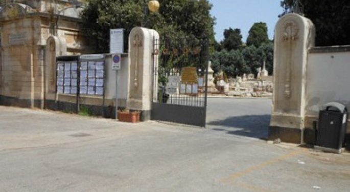 Siracusa. Ricorrenza defunti, potenziati i collegamenti: disponibili navette e biciclette per muoversi dentro il cimitero