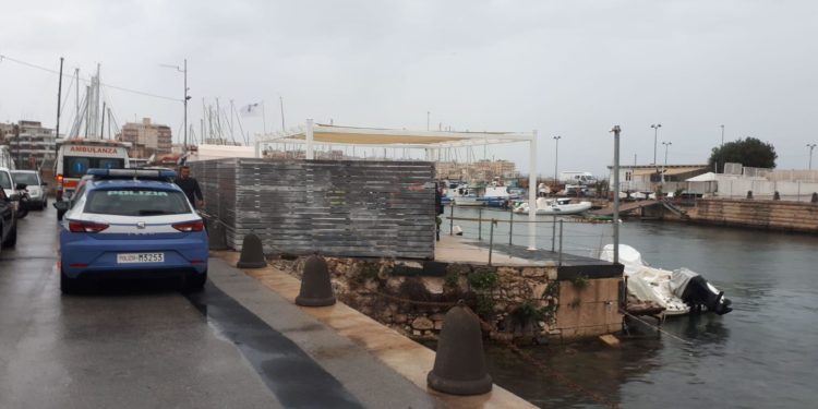 Siracusa. Cadavere di un uomo nelle acque del porto Piccolo: indaga la Polizia