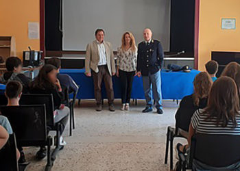 Siracusa, legalità e rispetto delle regole: la Polizia incontra gli studenti dell’Istituto Costanzo