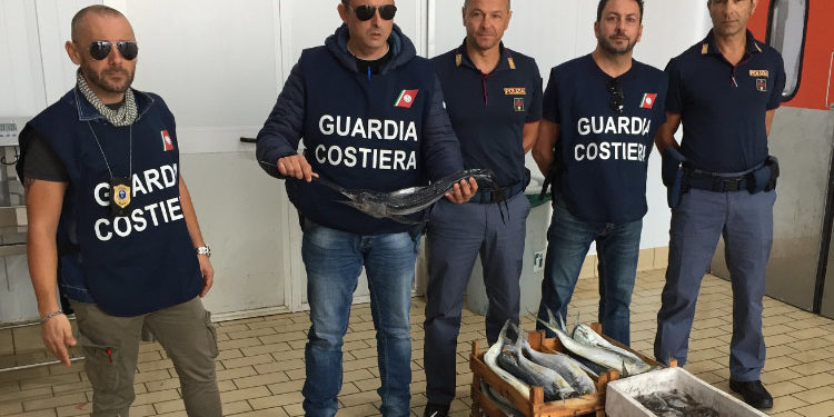 Siracusa, controlli della Capitaneria di Porto alla fiera del mercoledì: sequestrato prodotto ittico privo di tracciabilità