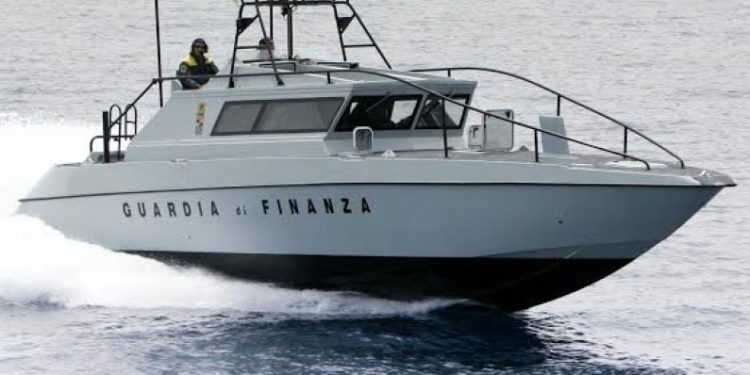 Siracusa. Rischia di annegare nelle acque del Porto Grande, donna salvata dalla Guardia di Finanza