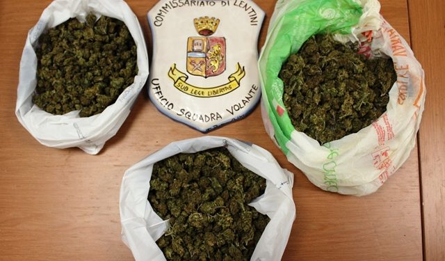 Lentini. Nascosti nel contatore dell’acqua quasi 200 grammi di marijuana
