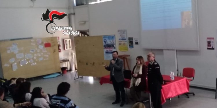 Augusta. Bullismo e legalità, i Carabinieri incontrano gli studenti del “Ruiz”