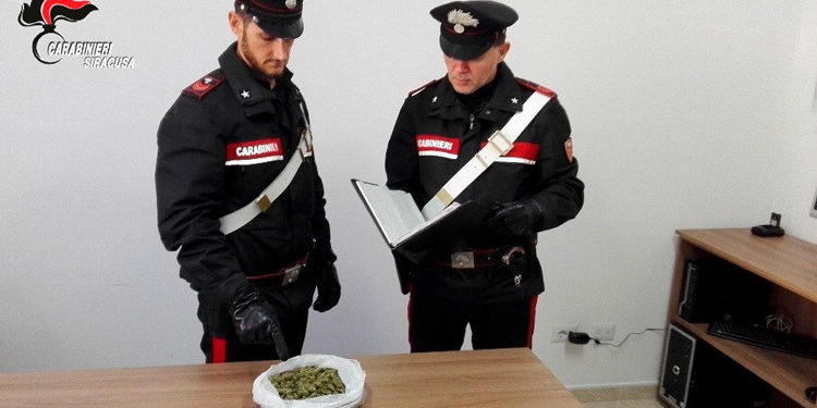 Augusta, deteneva 181 grammi di marijuana in casa: ai domiciliari un 35enne