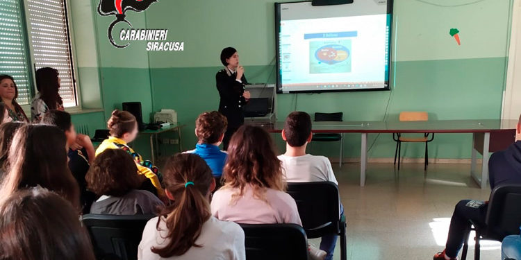 Siracusa, cyberbullismo. L’incontro dei Carabinieri con gli studenti dell’Istituto Lombardo Radice