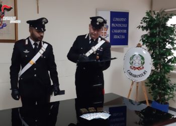 Floridia. Spacciava droga agli arresti domiciliari, in manette un 35enne