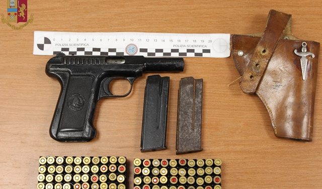Lentini. Deteneva illegalmente in garage una pistola, arrestato 56enne
