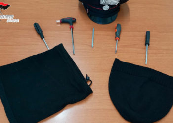 Floridia, sorpreso in auto con oggetti atti allo scasso: denunciato 47enne