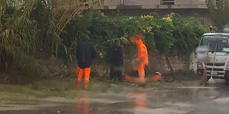 Siracusa, proseguono le attività di bonifica e diserbo: interventi al Villaggio Miano e alla Pizzuta