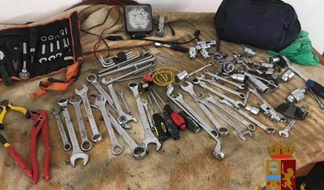 Noto. Fermato per un controllo viene trovato in possesso di arnesi atti allo scasso, denunciato