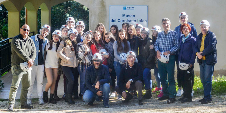 Lentini, educazione ambientale e sviluppo sostenibile: gli studenti del “Vittorini-Gorgia” visitano la Grotta Monello