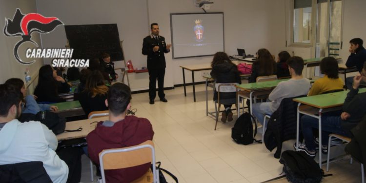 Canicattini Bagni e la cultura della legalità, i Carabinieri tra gli studenti