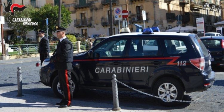 Noto, dalla rapina alle lesioni personali: 55enne tratta in arresto dai Carabinieri