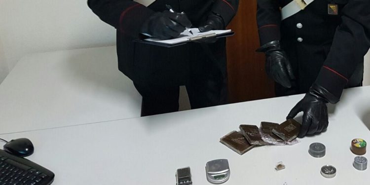 Francofonte. Hashish nascosta nel divano, arrestato un 42enne