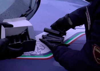 Siracusa, controlli mirati della Polizia: sequestrati botti illegali e sostanze stupefacenti