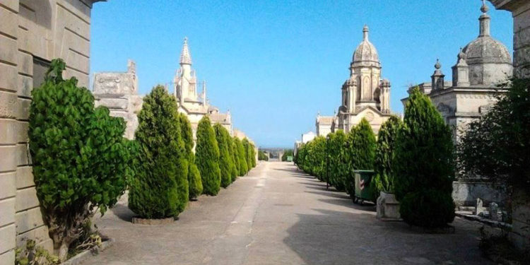 Canicattini Bagni, lavori di diserbo al cimitero comunale: disposta la chiusura nei giorni 5 e 6 dicembre