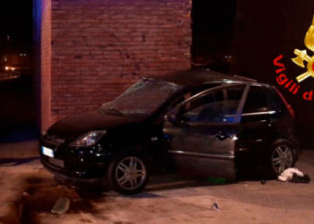 Siracusa, incidente mortale. Auto contro un pilone al lungomare Vittorini: perdono la vita due giovani