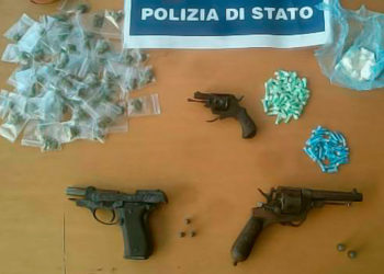 Siracusa, controlli straordinari della Polizia di Stato: sequestro di armi e droga in via Italia 103