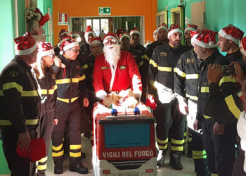 Siracusa, i Vigili del Fuoco donano giocattoli ai bambini del reparto di Pediatria dell’ospedale Umberto I