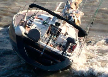 Siracusa, imbarcazione a vela rimane incagliata sugli scogli: 52enne messo in salvo nella notte