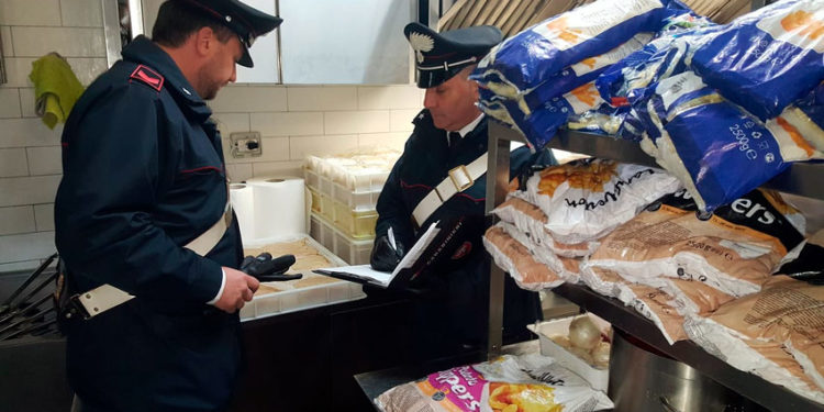 Siracusa, disposta la chiusura di un ristorante in Ortigia: sequestrati 75 chili di prodotti alimentari