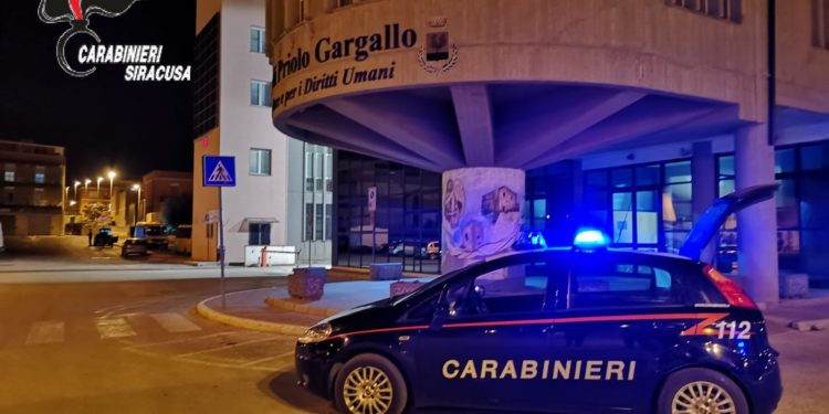 Priolo Gargallo. Evade ripetutamente gli arresti domiciliari, i Carabinieri la conducono in carcere