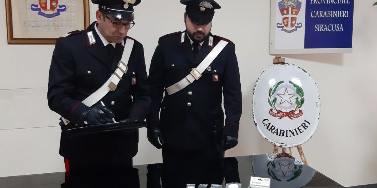 Siracusa. Cocaina e hashish in casa, arrestato un giovane