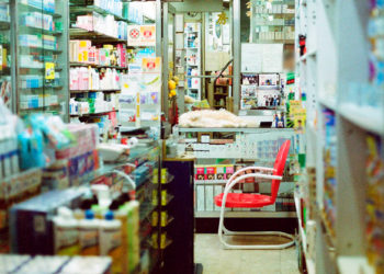 Siracusa, rapina una farmacia armato di punteruolo: asportati cosmetici ed un profumo