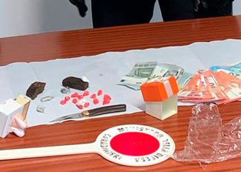 Floridia, deteneva hashish e cocaina in casa: ai domiciliari un 33enne