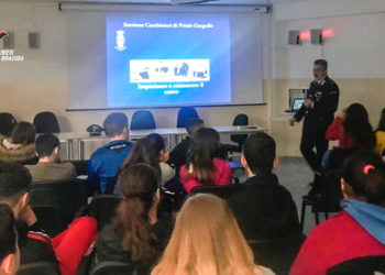 Priolo Gargallo, diffusione della legalità fra i giovani: incontro tra i Carabinieri e gli studenti dell’Istituto Manzoni