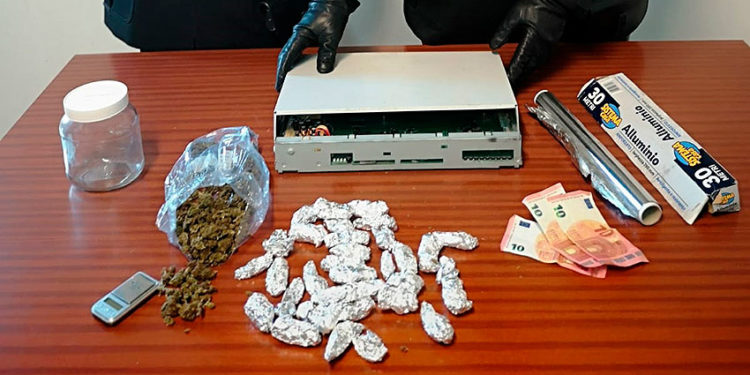 Floridia, nascondeva 100 grammi di marijuana in casa: arrestato dai Carabinieri