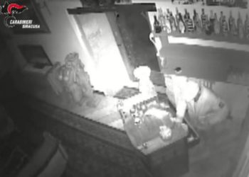 Siracusa. “Topo d’appartamento” in manette: responsabile di 14 furti in Ortigia