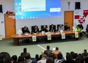 Carlentini. “Bullismo e Cyberbullismo” i Carabinieri incontrano gli studenti del “Nervi”