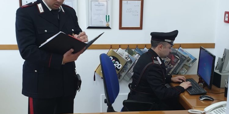 Ferla. Usa un casolare abbandonato per nascondere la droga: arrestato un 23enne