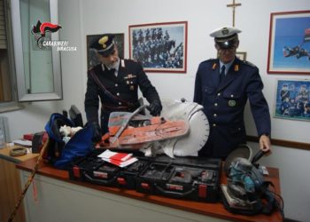 Canicattini Bagni. Tentano di rubare attrezzatura da cantiere edile, arrestati due catanesi