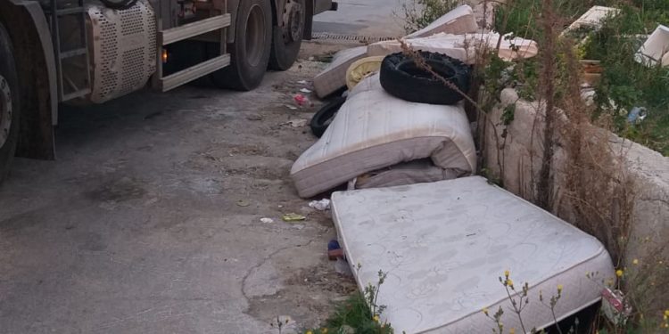 Siracusa. Rimozione cassonetti e pulizia zone balneari