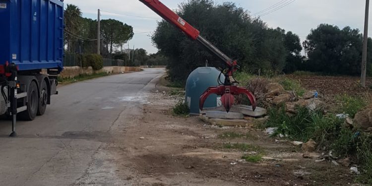Siracusa. Rimozione cassonetti e pulizia zone balneari