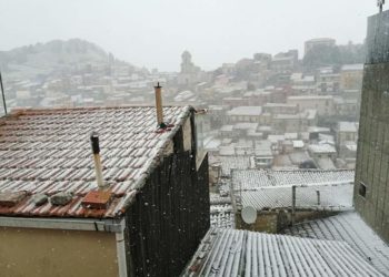 Raffiche di vento a Siracusa e Provincia, temperature in calo e fiocchi di neve nelle zone montane