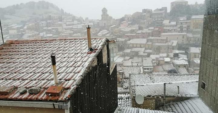 Raffiche di vento a Siracusa e Provincia, temperature in calo e fiocchi di neve nelle zone montane