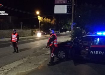 Priolo Gargallo. Cercano di rubare un bracciale in oro in una gioielleria: due arresti